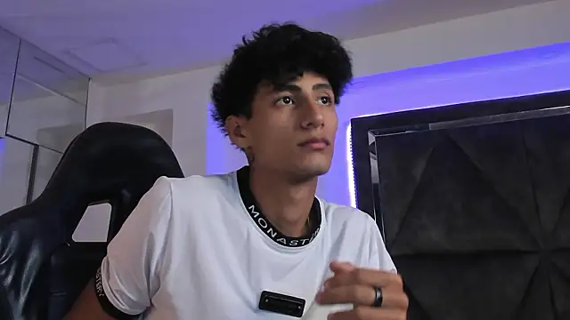 MaxiimoRomano  online show from March 24, 2026, 12:27 pm