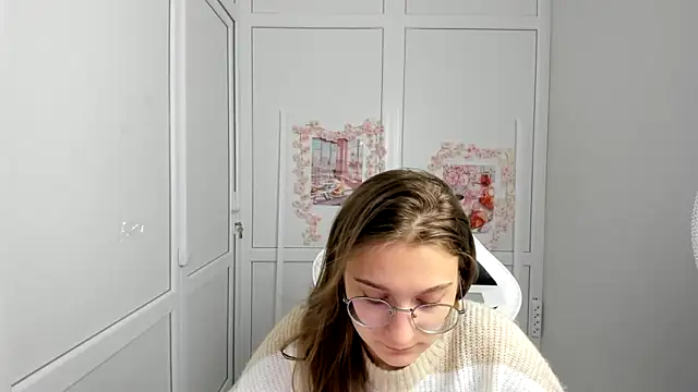 Snapshot of Mia_kristal chatting on May 28, 2026, 8:33 am Mia kristal online show from May 28, 2026, 8:33 am