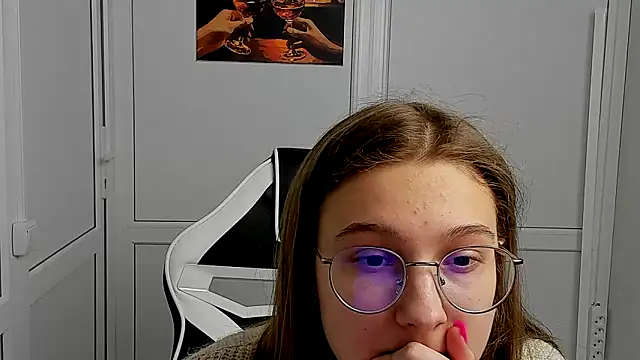 Mia kristal online show from April 3, 2026, 12:55 pm