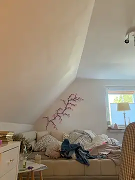 SophiaWestend online show from April 22, 2026, 9:05 am