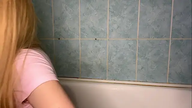 HelenaBargo online show from April 15, 2026, 4:29 am