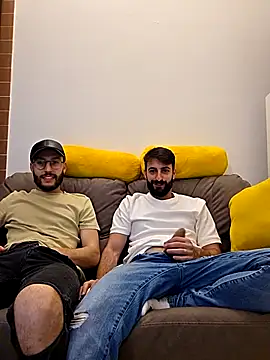 AmicisegretiITA online show from April 11, 2026, 7:39 pm