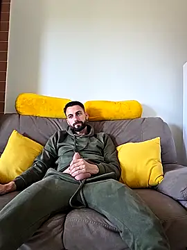 AmicisegretiITA online show from April 17, 2026, 11:13 am