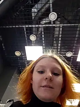 NinaParri online show from April 9, 2026, 3:19 am