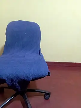 Chocolatebaby2005 online show from April 15, 2026, 9:37 am