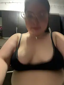 Snapshot of goddess_curvyy chatting on May 21, 2026, 12:41 am goddess curvyy online show from May 21, 2026, 12:41 am