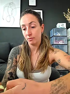 NicoleKaiser online show from April 8, 2026, 5:31 am