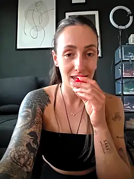 NicoleKaiser online show from April 8, 2026, 5:36 pm