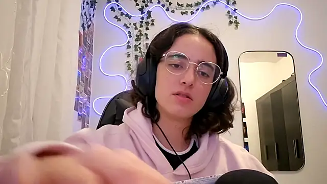 SanjuanaEytchison online show from April 15, 2026, 10:10 am