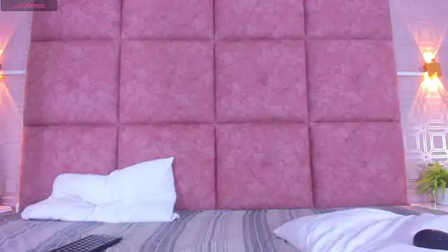 ZoeCooper1 online show from April 17, 2026, 6:22 pm