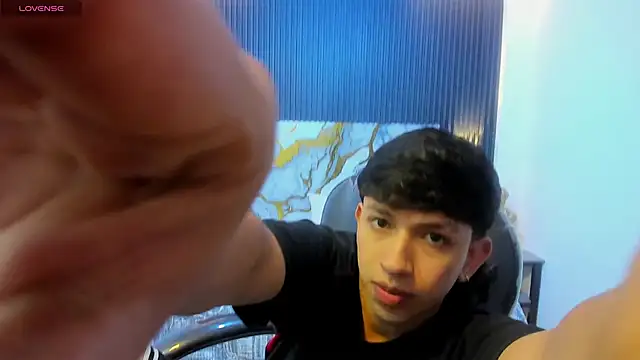 AdrianFranko online show from June 3, 2026, 2:33 pm