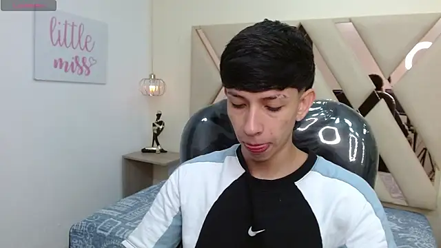 AdrianFranko online show from March 25, 2026, 1:32 pm