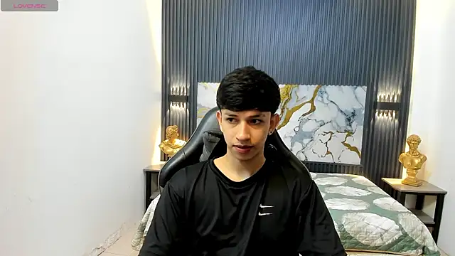 AdrianFranko online show from May 11, 2026, 1:23 pm