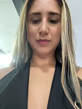 VictoriaWhitmore online show from April 6, 2026, 2:29 pm