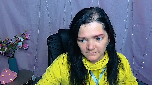 LauraFinn online show from March 24, 2026, 1:22 pm