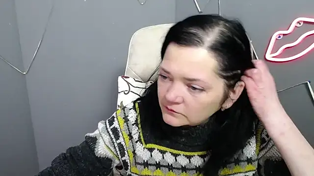 LauraFinn online show from April 12, 2026, 6:16 am