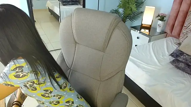 Brithney rose online show from April 1, 2026, 1:41 pm