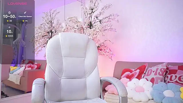 LucyWeisser online show from March 31, 2026, 7:49 pm