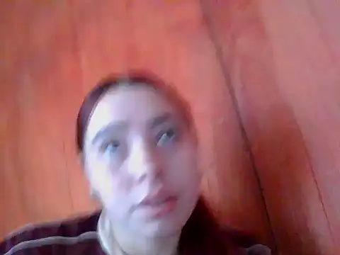 Annisof000 online show from April 13, 2026, 7:18 pm