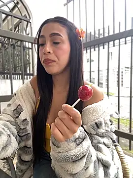 Ferrari Pink online show from March 27, 2026, 7:37 pm