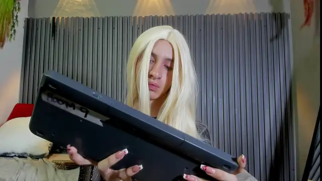 Emmyy Fantasy online show from April 15, 2026, 7:58 pm