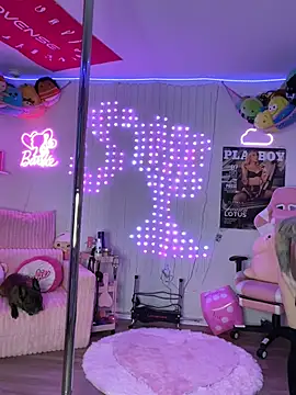 laurenlotus online show from July 15, 2026, 9:44 pm