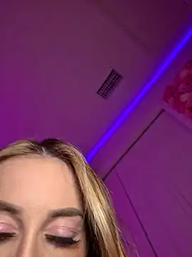 laurenlotus online show from July 31, 2026, 1:27 am