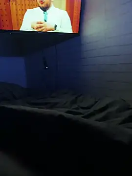 zoladj online show from April 7, 2026, 11:28 pm