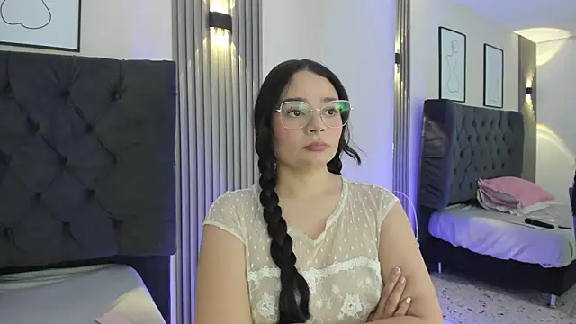 Lizeth Vega online show from April 17, 2026, 7:28 pm