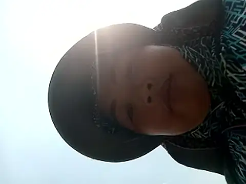 Huemy098 online show from April 13, 2026, 3:43 am