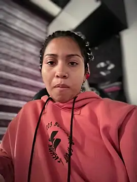 Laila LS online show from April 11, 2026, 1:26 pm