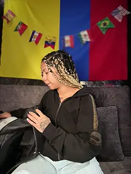 Laila LS online show from July 4, 2026, 1:04 pm