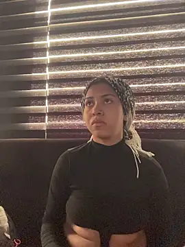 Laila LS online show from April 17, 2026, 1:14 pm