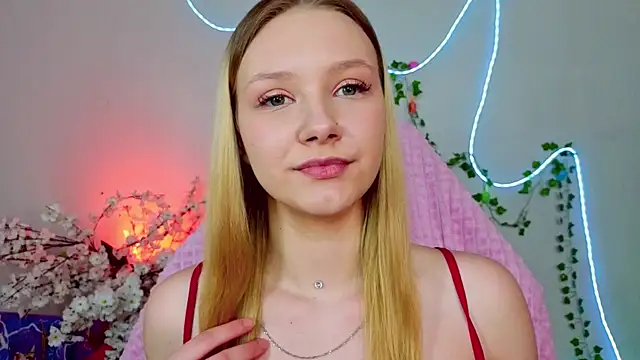 StaceyyJones online show from April 5, 2026, 7:59 am