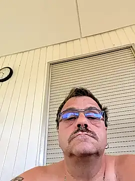 Snapshot of olddadd chatting on June 18, 2026, 8:35 am olddadd online show from June 18, 2026, 8:35 am