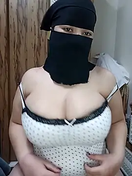 queen lily online show from March 27, 2026, 1:03 am