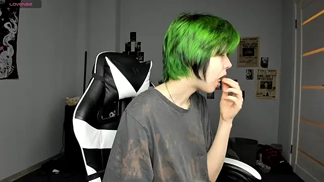 LittleKittenStar online show from March 30, 2026, 2:57 am