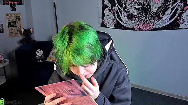 LittleKittenStar online show from April 6, 2026, 3:02 am