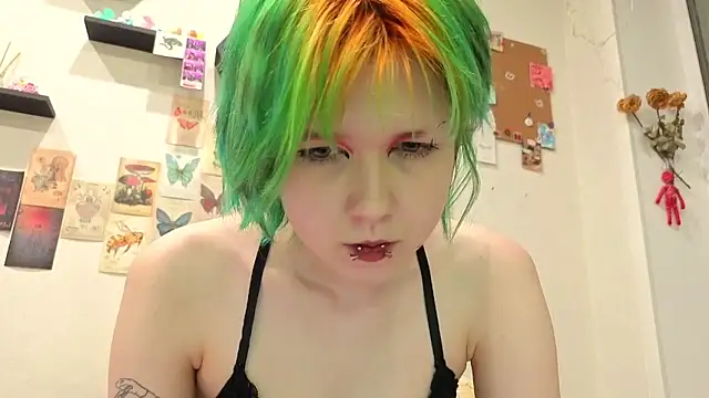 LittleKittenStar online show from May 26, 2026, 6:39 pm