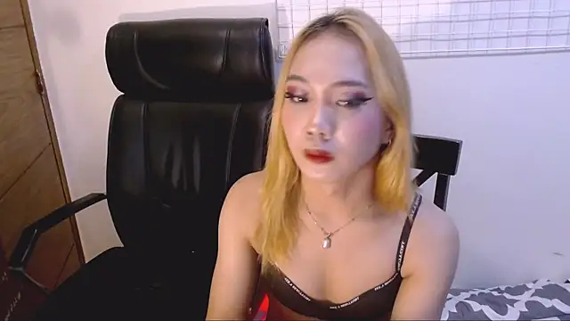 hugecock collins online show from April 7, 2026, 1:02 pm