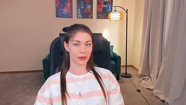 JulissaLipoma online show from March 22, 2026, 7:32 am