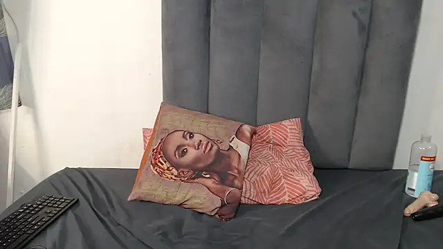 dark-berry77 online show from April 8, 2026, 10:55 pm