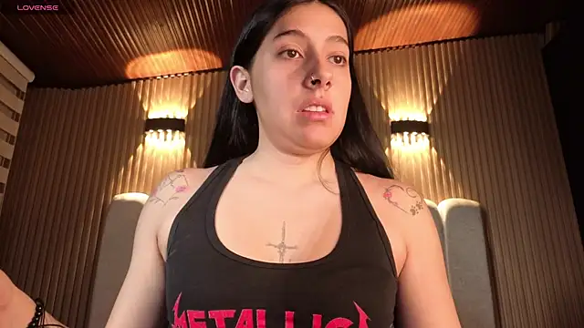 Melannyy V online show from April 14, 2026, 12:32 pm