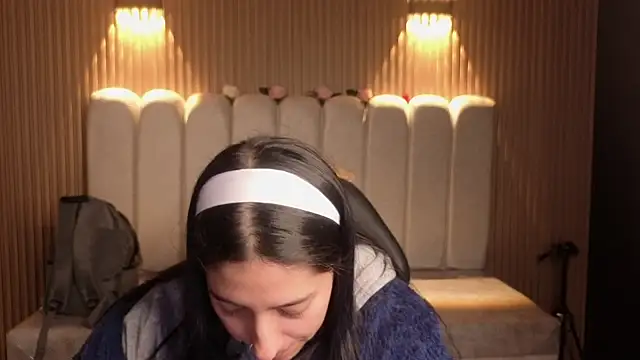 Melannyy V online show from April 10, 2026, 11:28 am