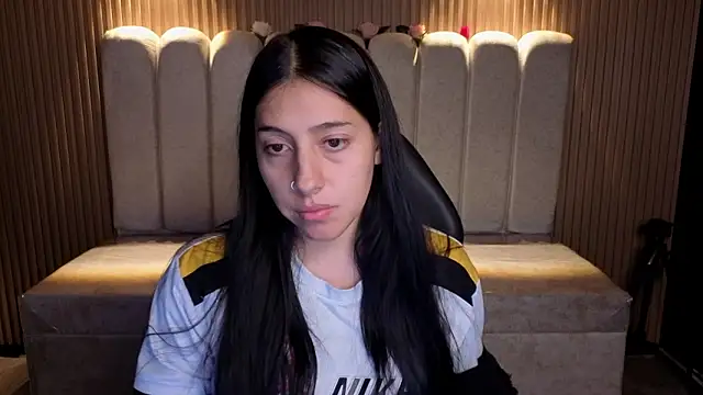 Melannyy V online show from March 28, 2026, 12:39 pm