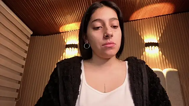 Melannyy V online show from April 8, 2026, 1:01 pm