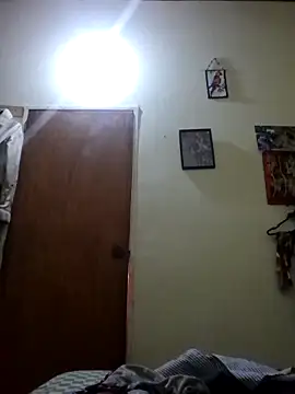 Isabelmotta  online show from April 6, 2026, 4:52 pm