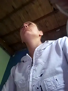 Isabelmotta  online show from April 5, 2026, 7:42 pm