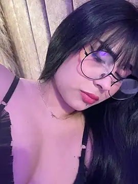 ariasoo  online show from April 18, 2026, 7:07 pm