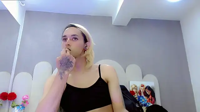 samantha bliss24 online show from April 11, 2026, 7:06 pm